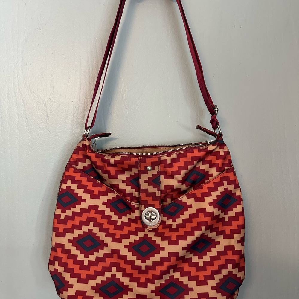 Baggallini Helsinki crossbody bag, southwest colors, EUC